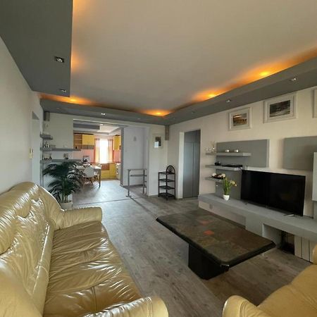 Lovely 3 Bedrooms Apartament Орадя Экстерьер фото