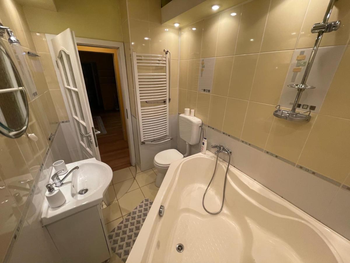 Lovely 3 Bedrooms Apartament Орадя Экстерьер фото
