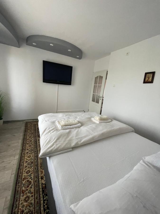 Lovely 3 Bedrooms Apartament Орадя Экстерьер фото
